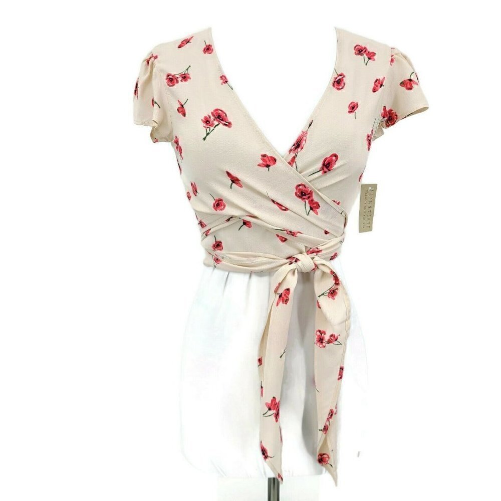 New Flynn Skye That's a Wrap Crop Wrap Top Womens L Red Floral Rayon